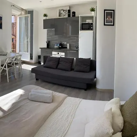 Au Coeur Du Village Joli Studio Apartment Cassis