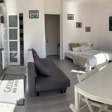 Au Coeur Du Village Joli Studio Apartment Cassis